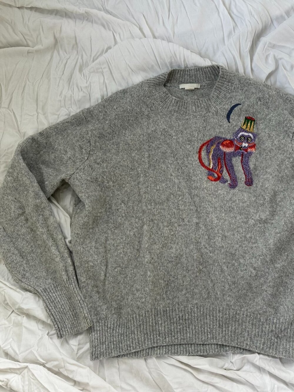 Light grey sweater with beaded circus monkey